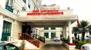 निर्माण व्यवसायीको बक्यौता भुक्तानी सुरु, अर्थमन्त्रीले गरे दुई अर्ब निकासा