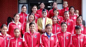 महिला फुटबल खेलाडीलाई तिहार सकिए लगत्तै पुरस्कार दिने प्रधानमन्त्री ओलीको घोषणा