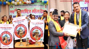 हलेसी तुवाचुङ नगरपालिकाद्वारा प्रतीक चिह्न (लोगो) सार्वजनिक, उत्कृष्ट डिजाइनर दाहाल सम्मानित