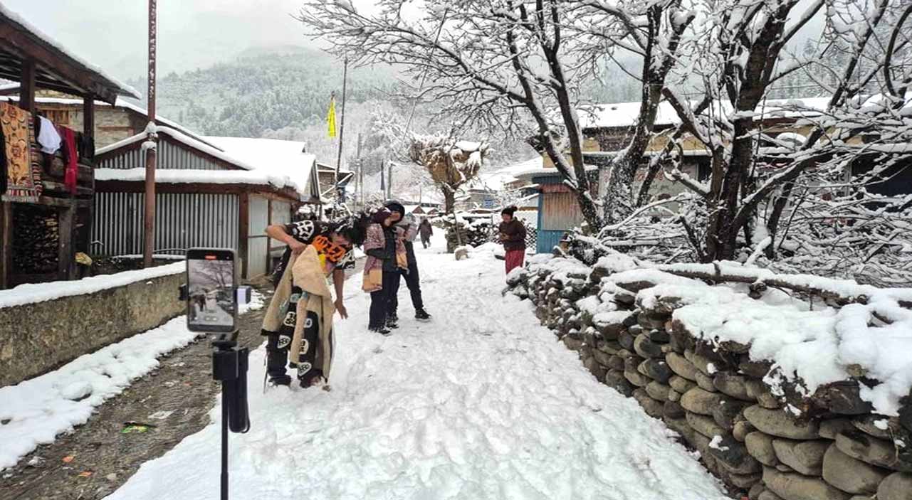 डोल्पामा भारी हिमपात, जनजीवन प्रभावित