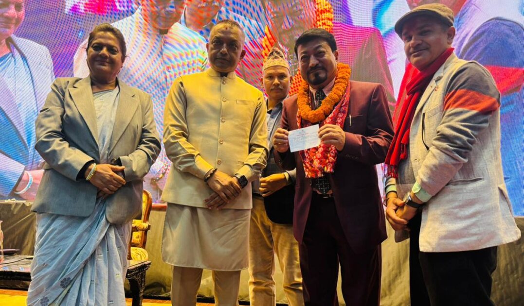 एमाले नेता रामवीर मानन्धन कांग्रेस प्रवेश