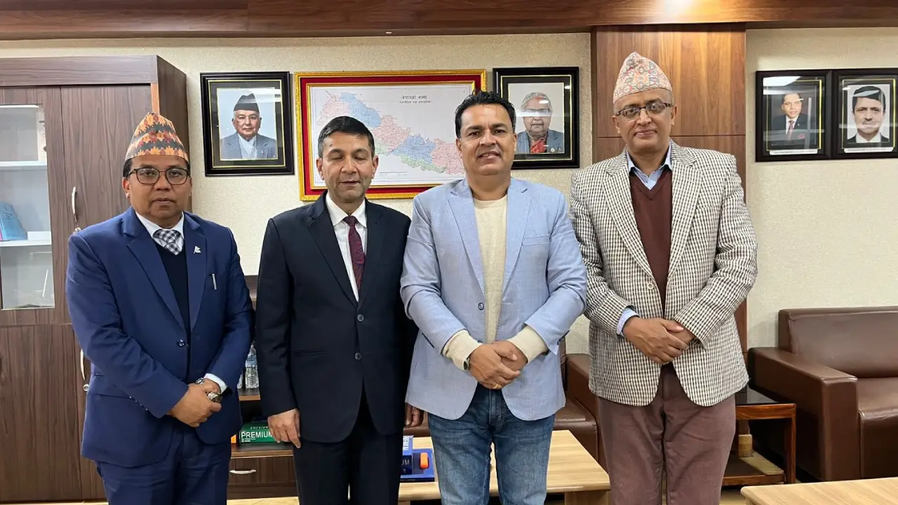 स्पेनमा रहेका नेपालीको समस्या समाधान गर्न एनआरएनए अध्यक्ष डा. केसीको पहल