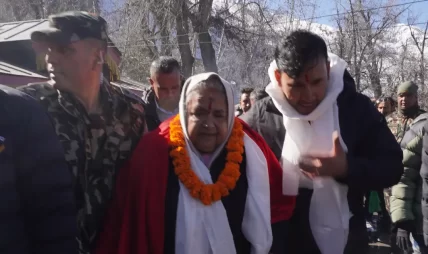 प्रधानमन्त्री कार्कीबाट मुक्तिनाथ दर्शन