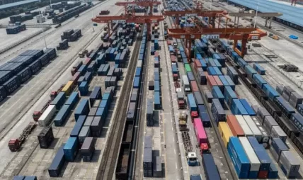 चीनको निर्यात २१.८ प्रतिशतले बढ्यो, अमेरिकातर्फको व्यापार खुम्चिँदा युरोप र आसियानमा आक्रामक बजार विस्तार