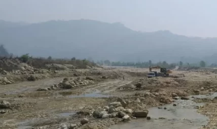 एक्स्काभेटर प्रयोग गरी २ मिटरसम्म गहिरो उत्खनन, प्राविधिक नापजाँचपछि कारबाही गरिने