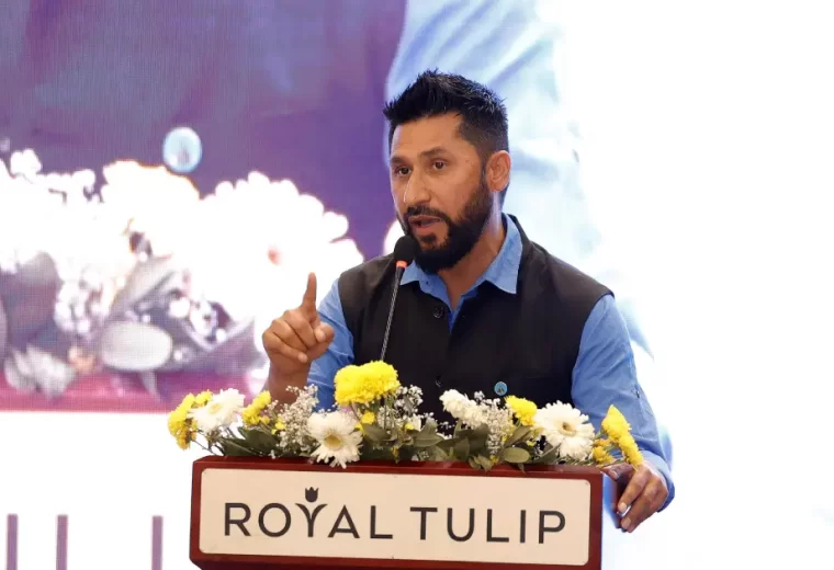 सरकार गठनबारे छलफल जारी छ, प्रभावकारी टोली बनाउँछौँ :  सभापति लामिछाने