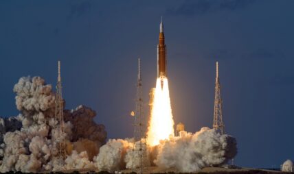 अन्तरिक्षमा नयाँ इतिहास: आर्टेमिस-२ को सफल उडान