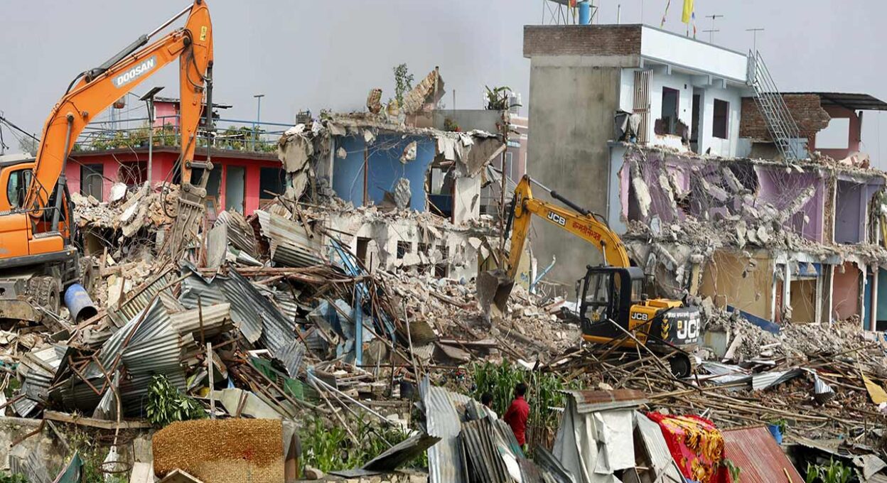 सुकुमवासी बस्ती मनोहराका घर–टहरा भत्काउने काम जारी