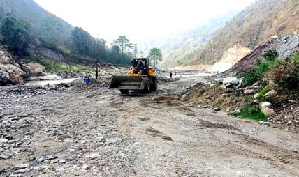शनिबारदेखि अवरुद्ध रहेको बिपी राजमार्ग अझै खुल्न सकेन