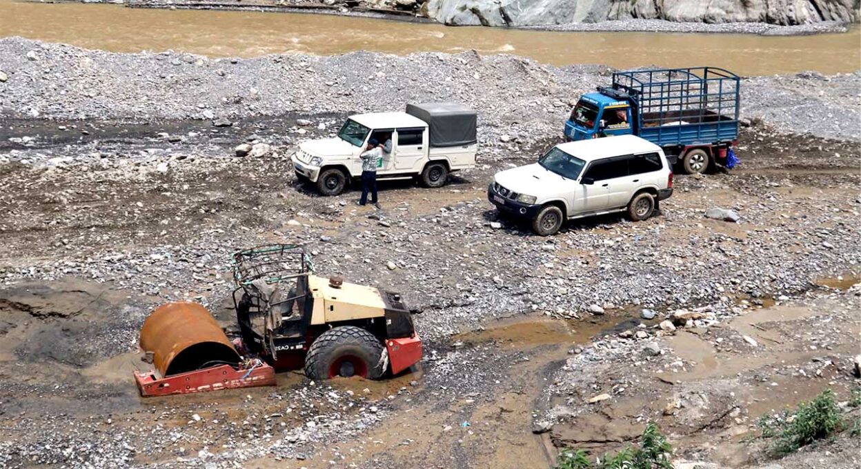 ३ दिनदेखि बन्द रहेको बीपी राजमार्ग सञ्चालन