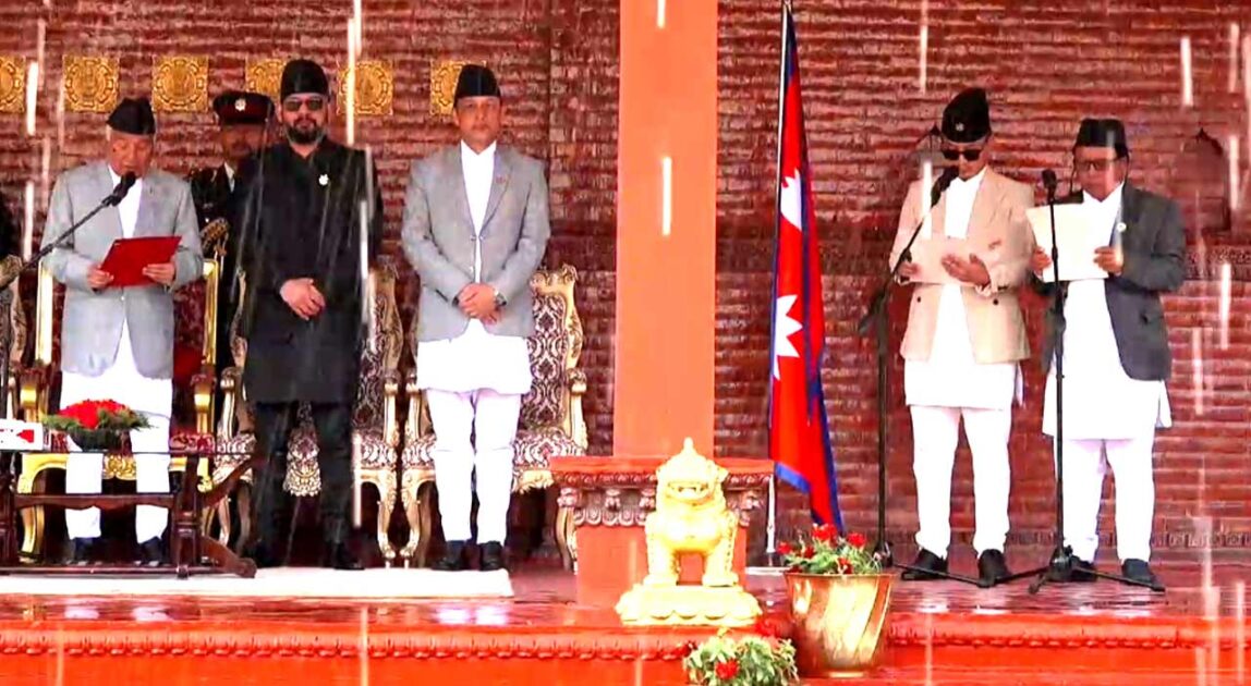 राष्ट्रपतिद्वारा गृहमन्त्रीमा गुरुङ र विज्ञान, प्रविधिमन्त्रीमा पुनलाई सपथ