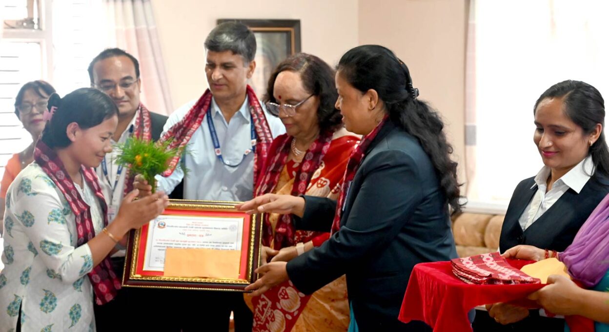 “डा. डिल्लीरमण रेग्मी युवा छात्रवृत्ति पुरस्कार–२०८२” वितरण, ४ जना पुरस्कृत