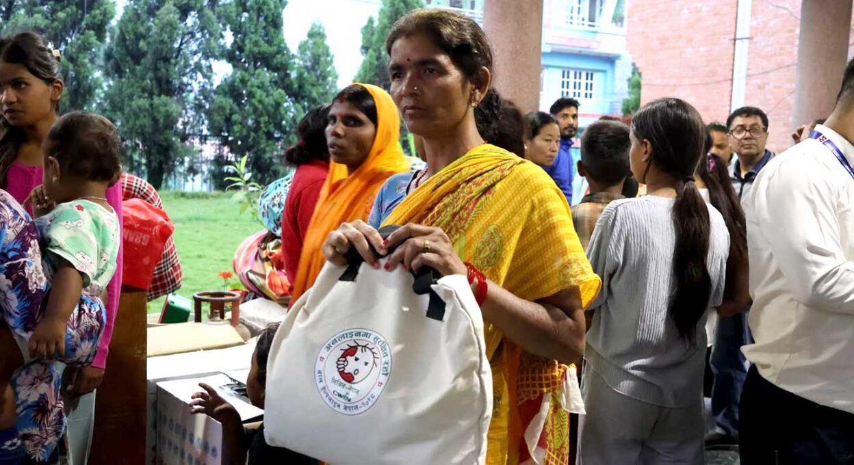 मन्त्री सिता बादीको पहलमा खरीपाटी र बोडे होल्डिङ सेन्टरमा अत्यावश्यक सामग्री वितरण