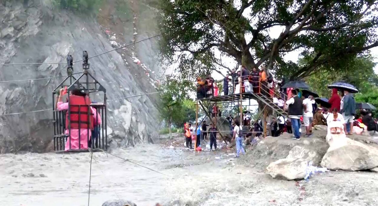 पुलहरू बाढीले बगाएपछि त्रिशूली नदीमाथि जिपलाइन, स्थानीय आशावादी