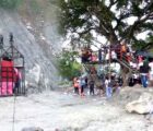 पुलहरू बाढीले बगाएपछि त्रिशूली नदीमाथि जिपलाइन, स्थानीय आशावादी