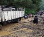 बिपी राजमार्गमा लेदो पन्छाएपछि यातायात पुनः सञ्चालन