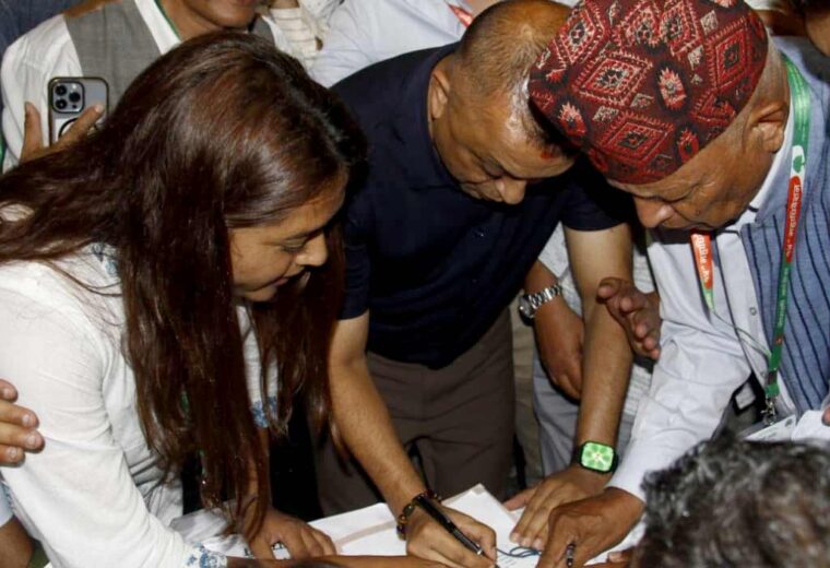 नेपाली कांग्रेस १५औँ महाधिवेशन : गगन थापाद्वारा सभापति पदमा उम्मेदवारी दर्ता