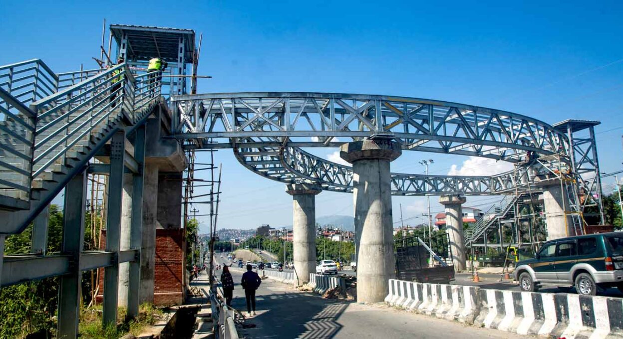लिफ्टसहितको कुसुन्तीको आकाशे पुल दुई महिनाभित्र सञ्चालनमा आउने